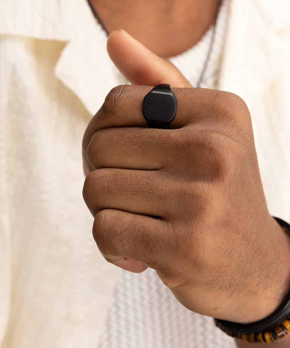 Pig & Hen Signet Ring Classic Black