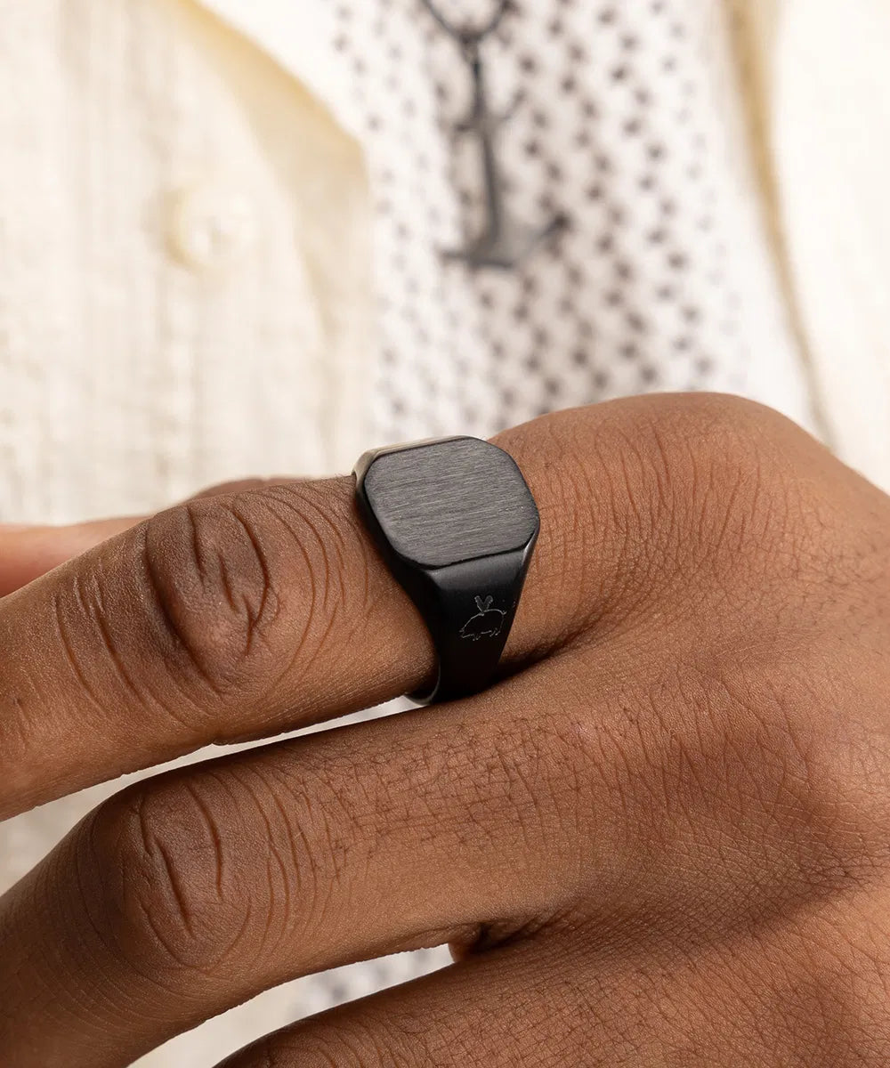 Pig & Hen Signet Ring Classic Black